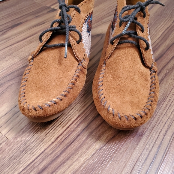 Minnetoka Hard Bottom Moccasins Women's 5.5 Brown Southwestern Detail - Picture 4 of 10